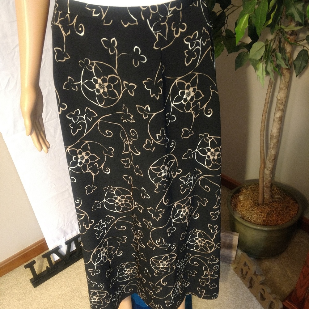 3/$20✨Kathie Lee Collection Skirt Black & Gold